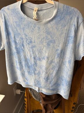 lululemon athletica Light Blue Tie-Dye Crop Active Tank